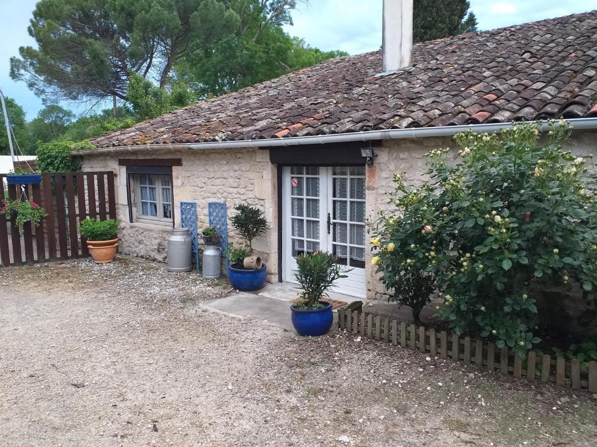 Bed and Breakfast Les Demeures De La Laigne Allas-Bocage Экстерьер фото