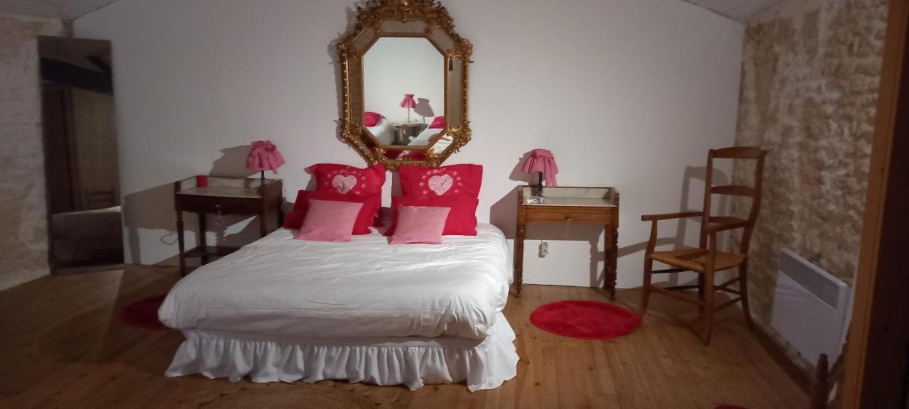 Bed and Breakfast Les Demeures De La Laigne Allas-Bocage Экстерьер фото