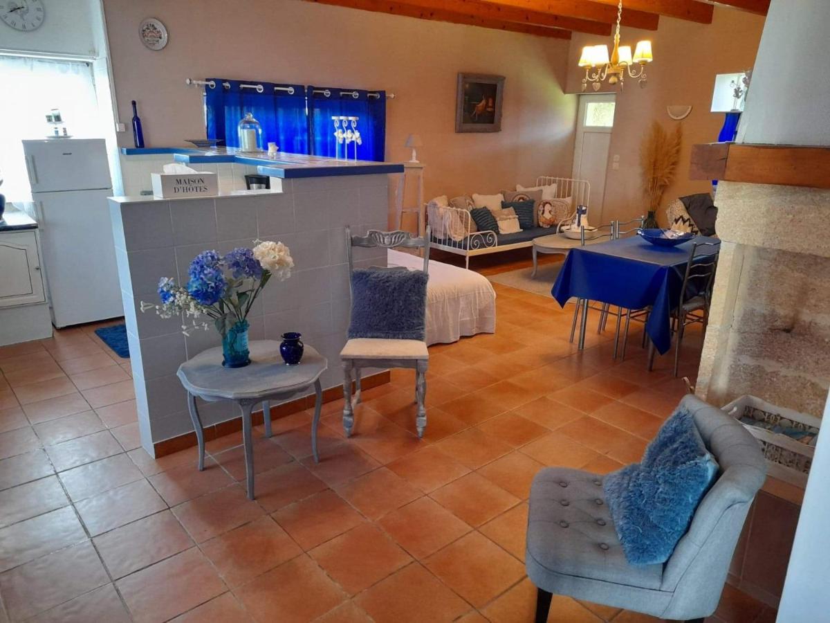 Bed and Breakfast Les Demeures De La Laigne Allas-Bocage Экстерьер фото