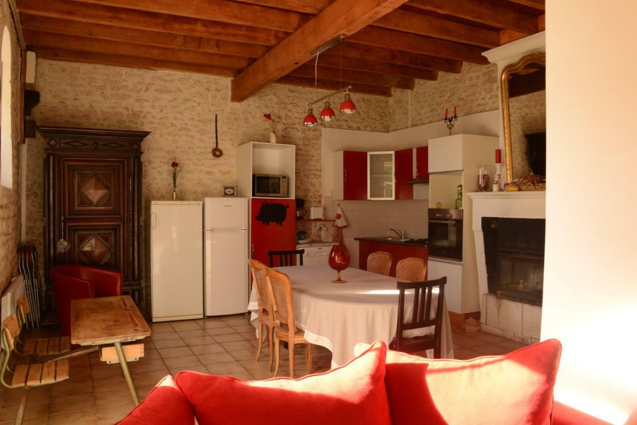 Bed and Breakfast Les Demeures De La Laigne Allas-Bocage Экстерьер фото