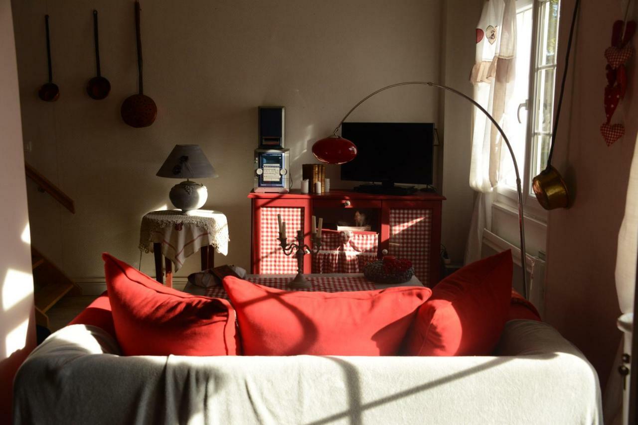 Bed and Breakfast Les Demeures De La Laigne Allas-Bocage Экстерьер фото