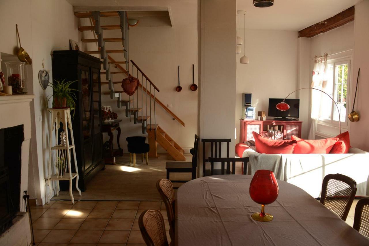 Bed and Breakfast Les Demeures De La Laigne Allas-Bocage Экстерьер фото