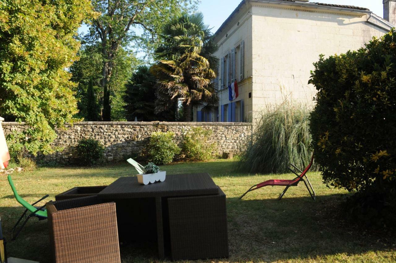 Bed and Breakfast Les Demeures De La Laigne Allas-Bocage Экстерьер фото