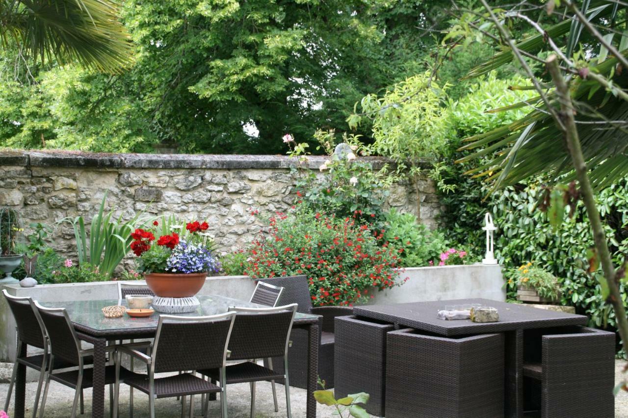 Bed and Breakfast Les Demeures De La Laigne Allas-Bocage Экстерьер фото
