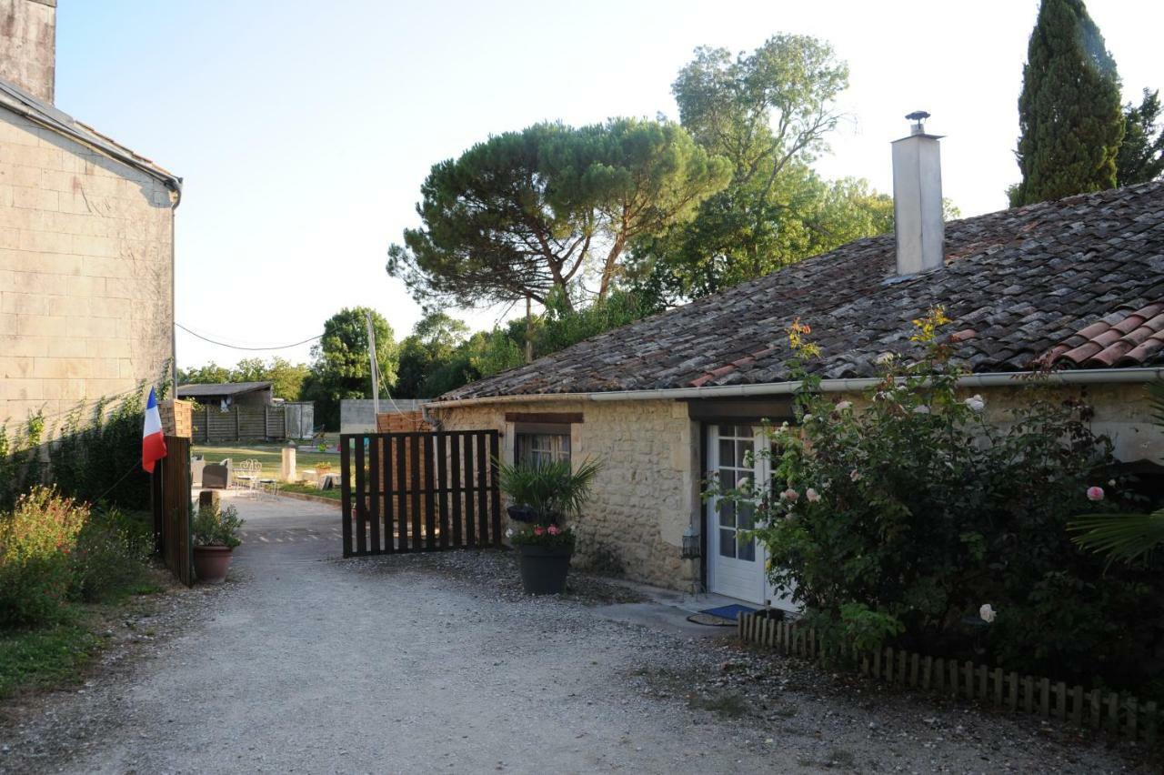 Bed and Breakfast Les Demeures De La Laigne Allas-Bocage Экстерьер фото