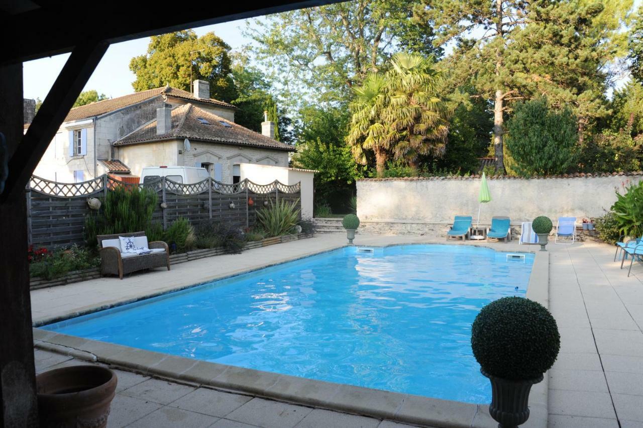 Bed and Breakfast Les Demeures De La Laigne Allas-Bocage Экстерьер фото