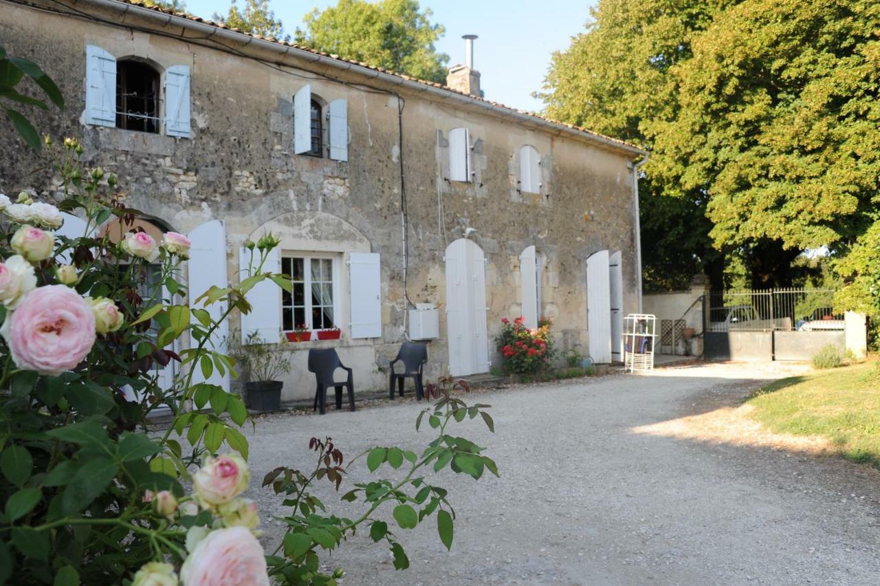 Bed and Breakfast Les Demeures De La Laigne Allas-Bocage Экстерьер фото